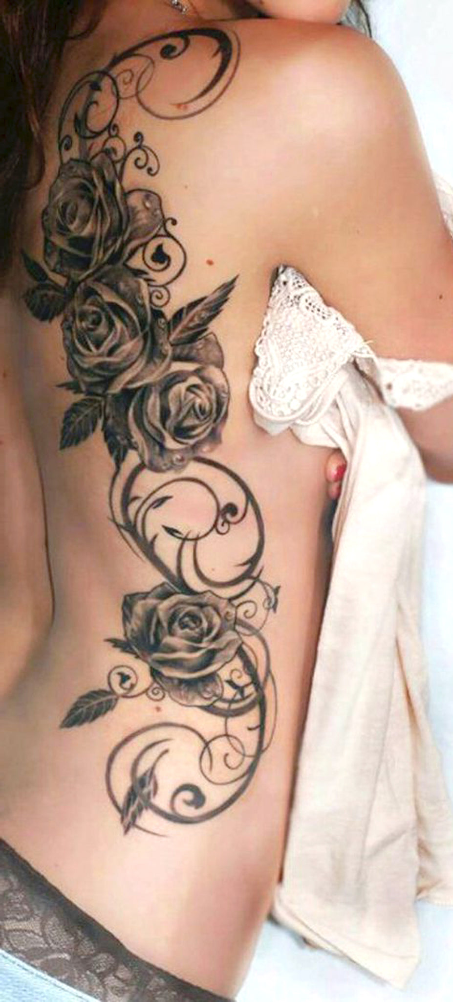 Cute Full Rose Rib & Swirl Tattoo Ideas for Women - Victorian Floral Flower Side Body Tatt -   linda flor costilla Tattoo Ideas para mujeres - www.MyBodiArt.com