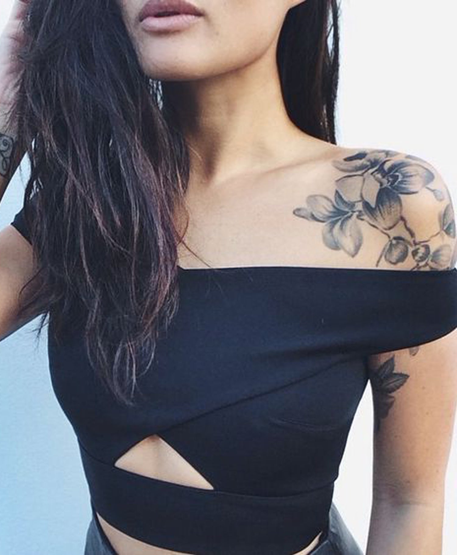 Easy Shoulder Rose Tattoo Ideas for Girls - Flower Arm Sleeve ideias de tatuagem para mulheres - www.MyBodiArt.com