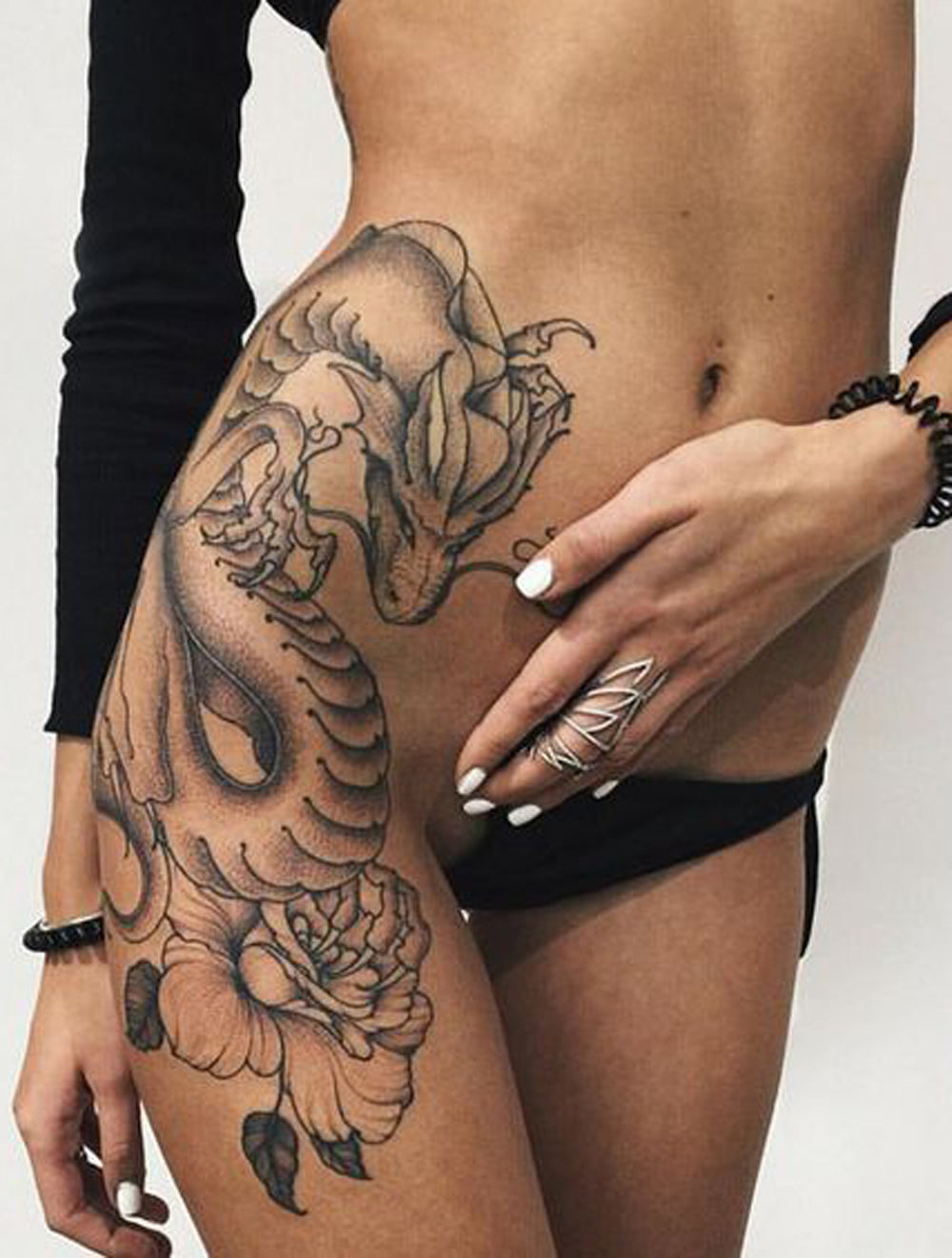 Cool Unique Dragon Thigh Tattoo Ideas for Women - Black and White Rose Side Leg Hip Tatt -  ideas grandes del tatuaje del dragón negro y del muslo color de rosa para las mujeres - www.MyBodiArt.com