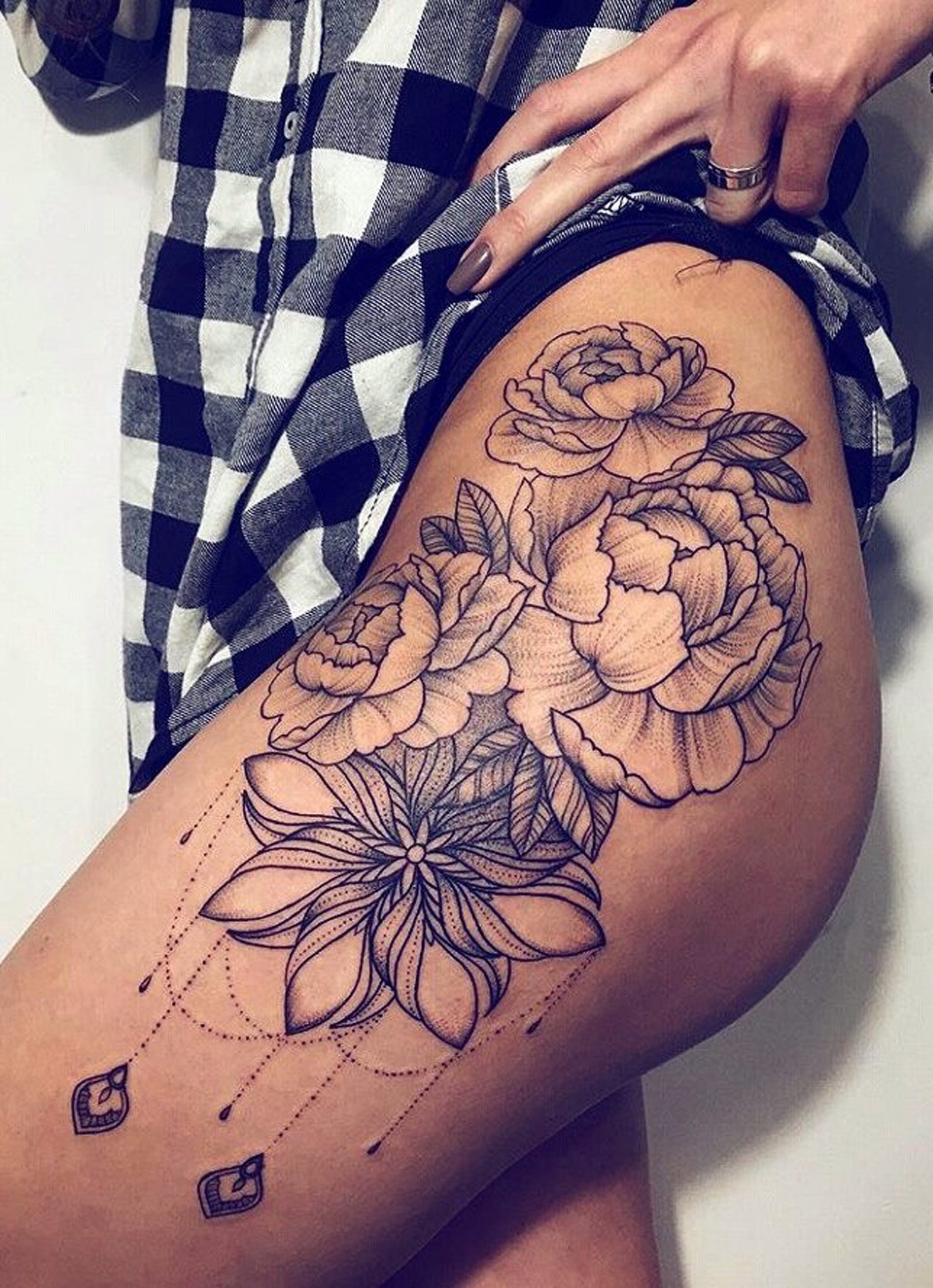 Black Chandelier Flower Hip Tattoo Ideas - Realistic Geometric Floral Rose Thigh Tat -  ideas de tatuaje de muslo de flor -www.MyBodiArt.com
