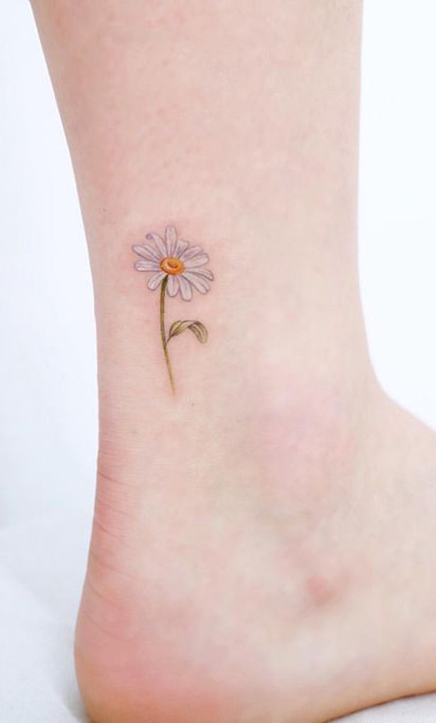 Cute Small Tiny Watercolor Delicate Daisy Ankle Tattoo Ideas for Women -  ideas de acuarela tatuaje de la flor para las mujeres - www.MyBodiArt.com