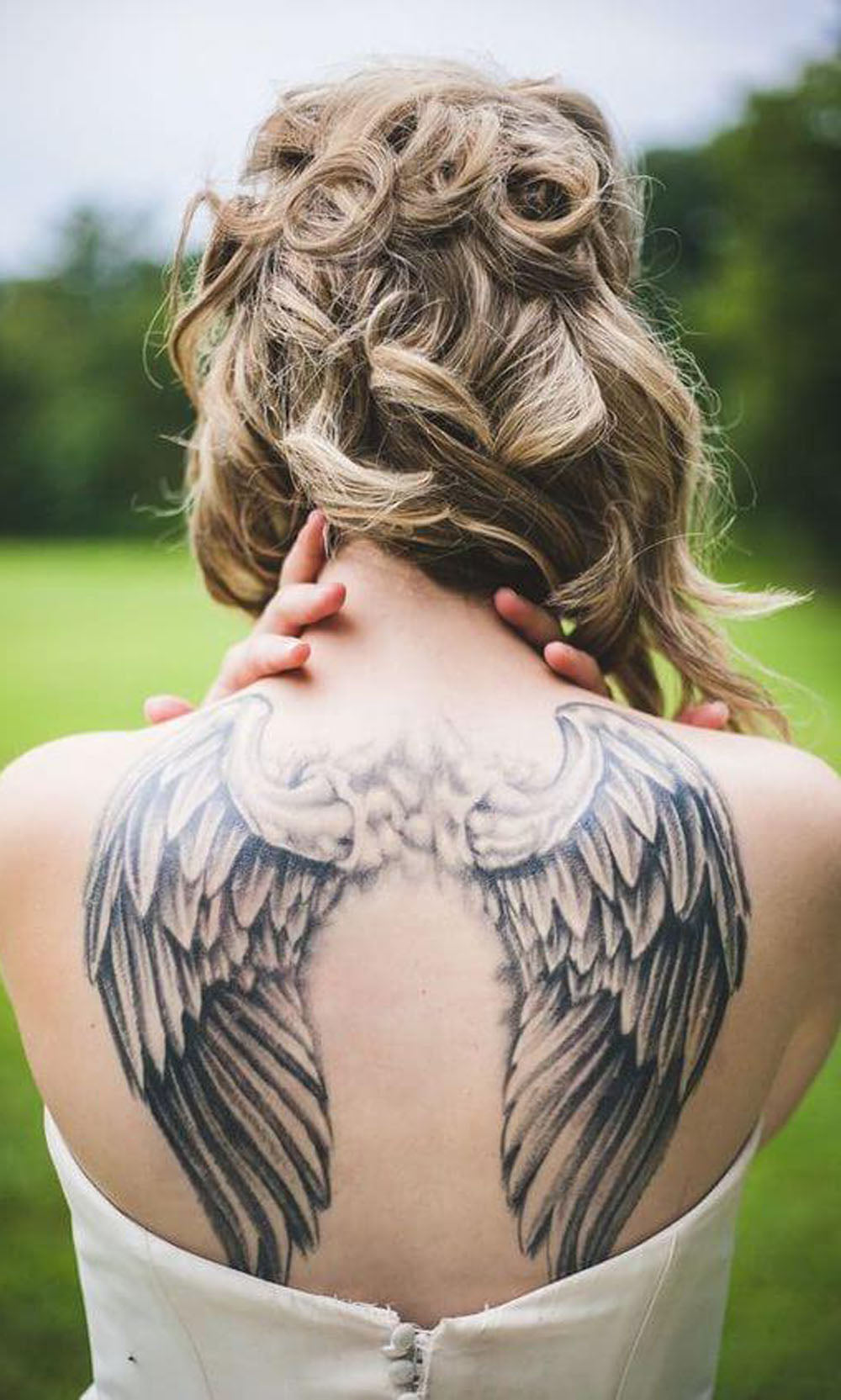 Cool Unique Angel Wings Back Tattoo Ideas for Women -  alas de ángel volver ideas de tatuaje - www.MyBodiArt.com
