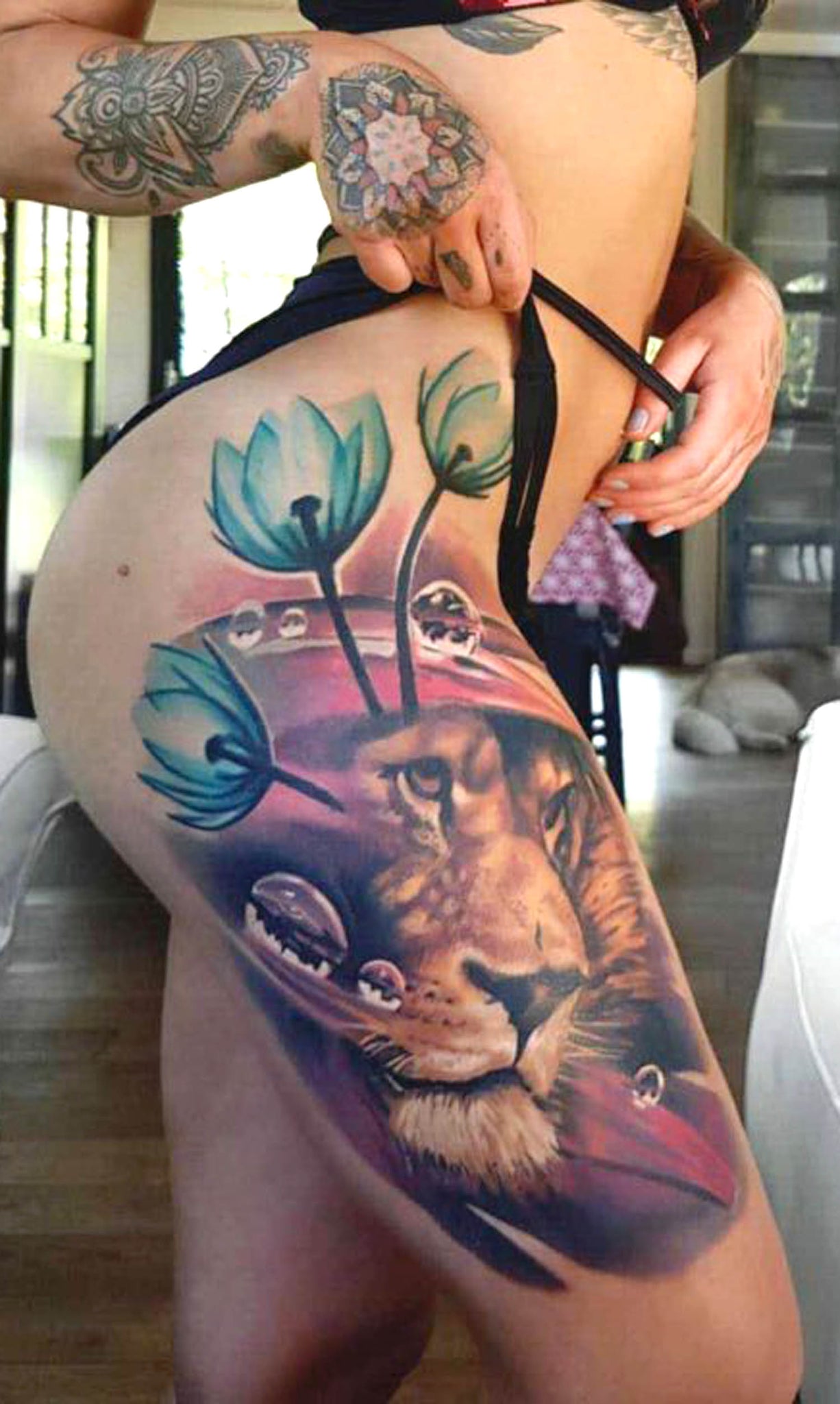 Creative Large Lion Hip Tattoo Ideas for Women - Women's Watercolor Water Lily Thigh Tat - ideas de tatuaje de león cadera - www.MyBodiArt.com