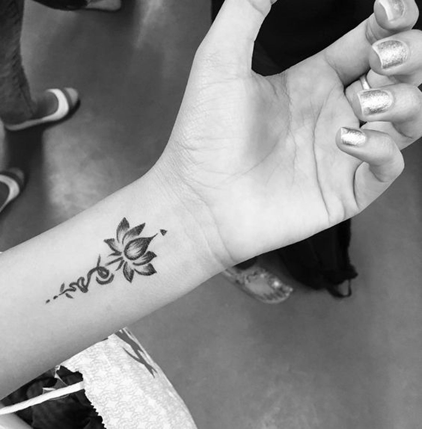 Ornamental Lotus Flower Temporary Tattoo (Set of 3) – Small Tattoos