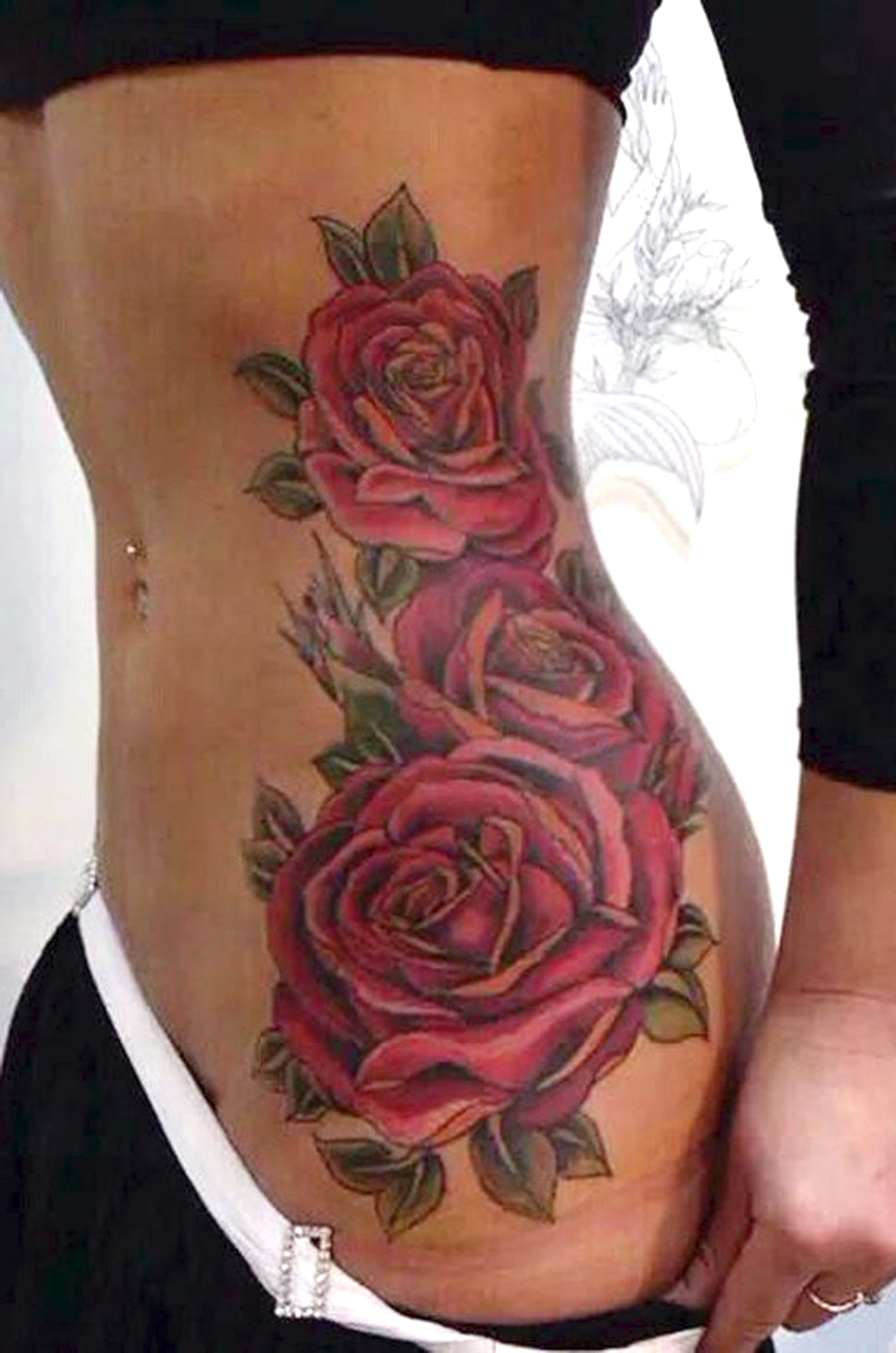 Colored Rose Rib Thigh Tattoo Ideas - Large Side Flower ideias de tatuagem para mulheres - www.MyBodiArt.com