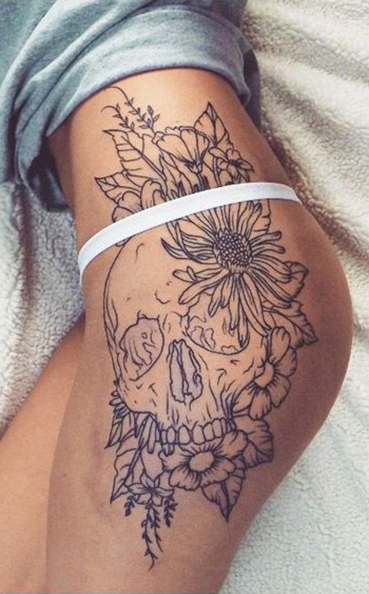 Girly Flower Skull Side Hip Tattoo Ideas for Women - Feminine Floral Thigh Tat -  ideas de tatuaje flor muslo de cadera del cráneo - www. MyBodiArt.com