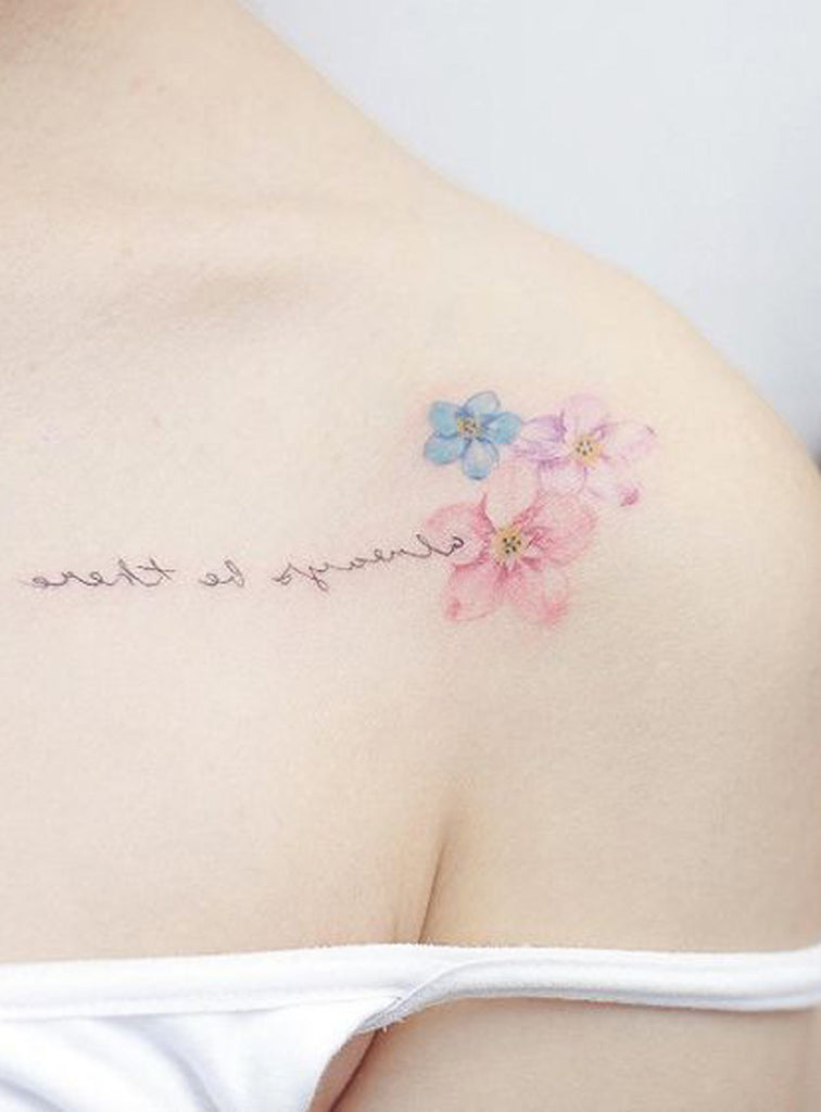 Pretty Watercolor Floral Flower Shoulder Tattoo Ideas with Script Quote -  Ideas populares del tatuaje de la flor de la acuarela para las mujeres - www.MyBodiArt.com