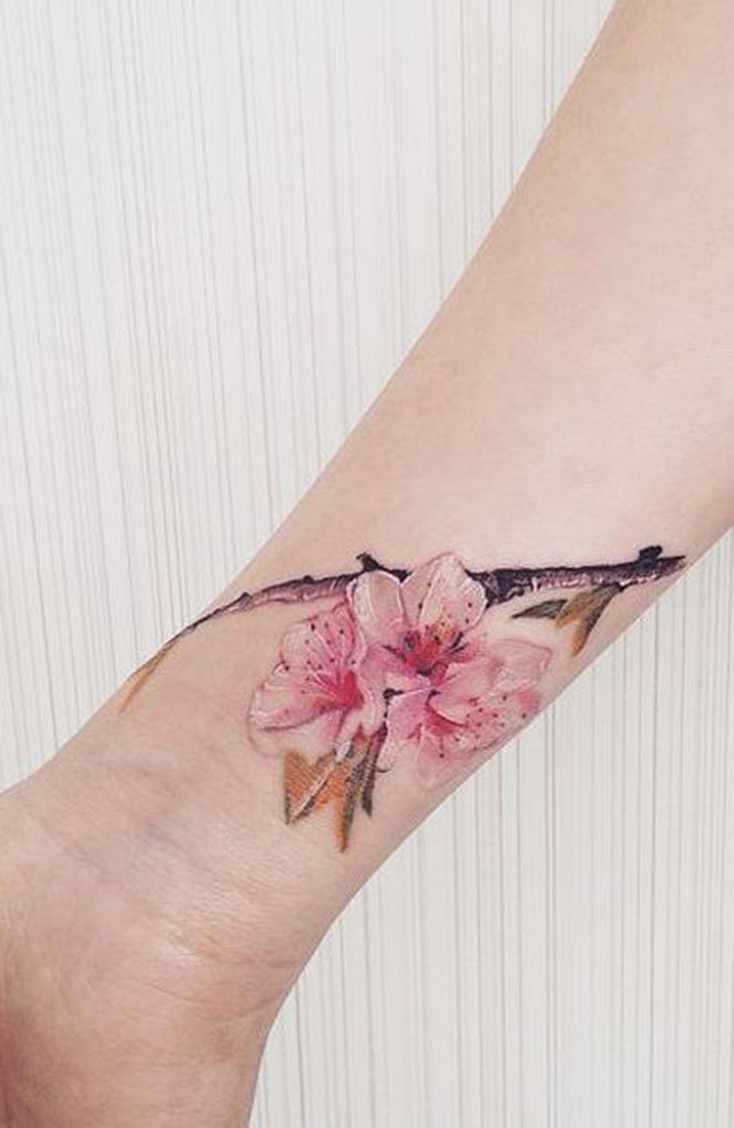 Watercolor Pink Flower Cherry Blossom Wrist Tattoo Ideas for Women -  ideas de tatuaje de muñeca de flor de cerezo para las mujeres - www.MyBodiArt.com 