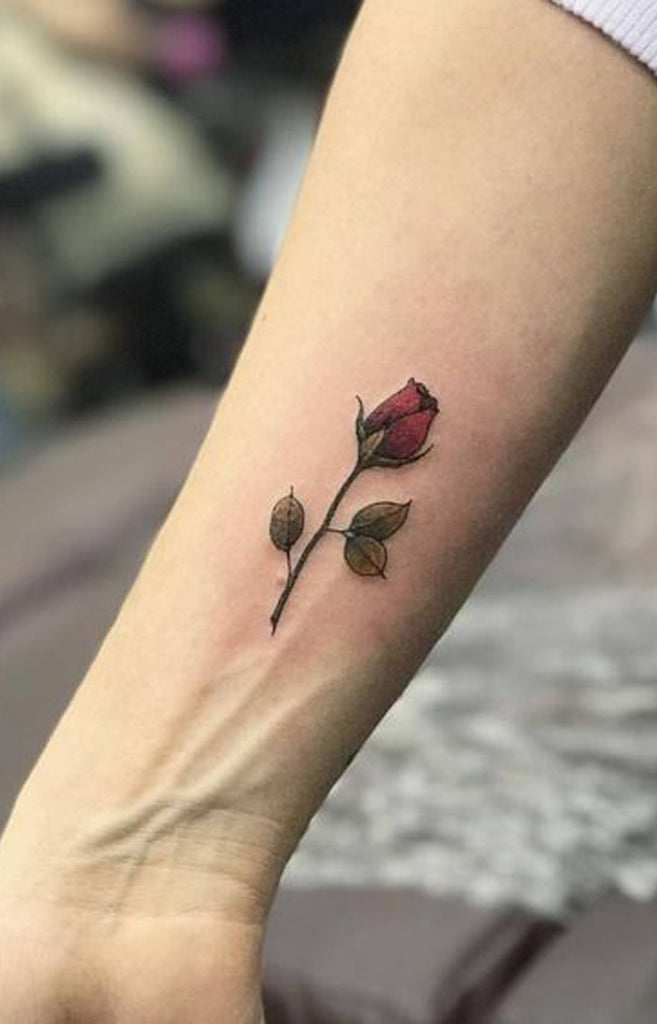 Small Single Rose Wrist Tattoo Ideas for Teens - Watercolor Red Flower Arm Tat -  pequeñas ideas de tatuaje de muñeca de rosa para las mujeres - www.MyBodiArt.com #tattoos