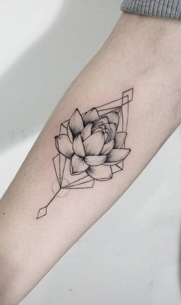 Geometric Black Lotus Forearm Tattoo ideas for Women Cute Arrow Arm Tattoos -  ideas geométricas del tatuaje del antebrazo del loto para las mujeres - www.MyBodiArt.com 