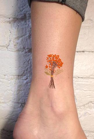 Small Watercolor Vintage Flower Ankle Tattoo Ideas for Women - Traditional Orange Autumn Fall Floral Bouquet Foot Tat - ideas pequeñas del tatuaje del tobillo del ramo de la flor de la vendimia - www.MyBodiArt.com #tattoos