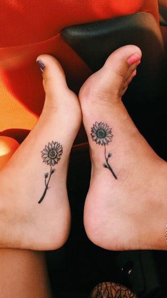 Sunflower Matching Tattoo Ideas for Sisters Cute Small Flower Foot Tattoos for Besties -  pie de girasol haciendo coincidir ideas de tatuajes para los mejores amigos - www.MyBodiArt.com 