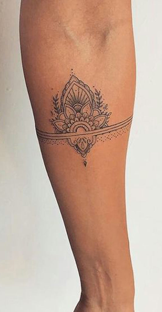 Pretty Black Henna Lotus Forearm Tattoo ideas for Women - Tribal Boho Flower Outline Arm Tat -  ideas pequeñas del tatuaje del brazo del loto para las mujeres - www.MyBodiArt.com 