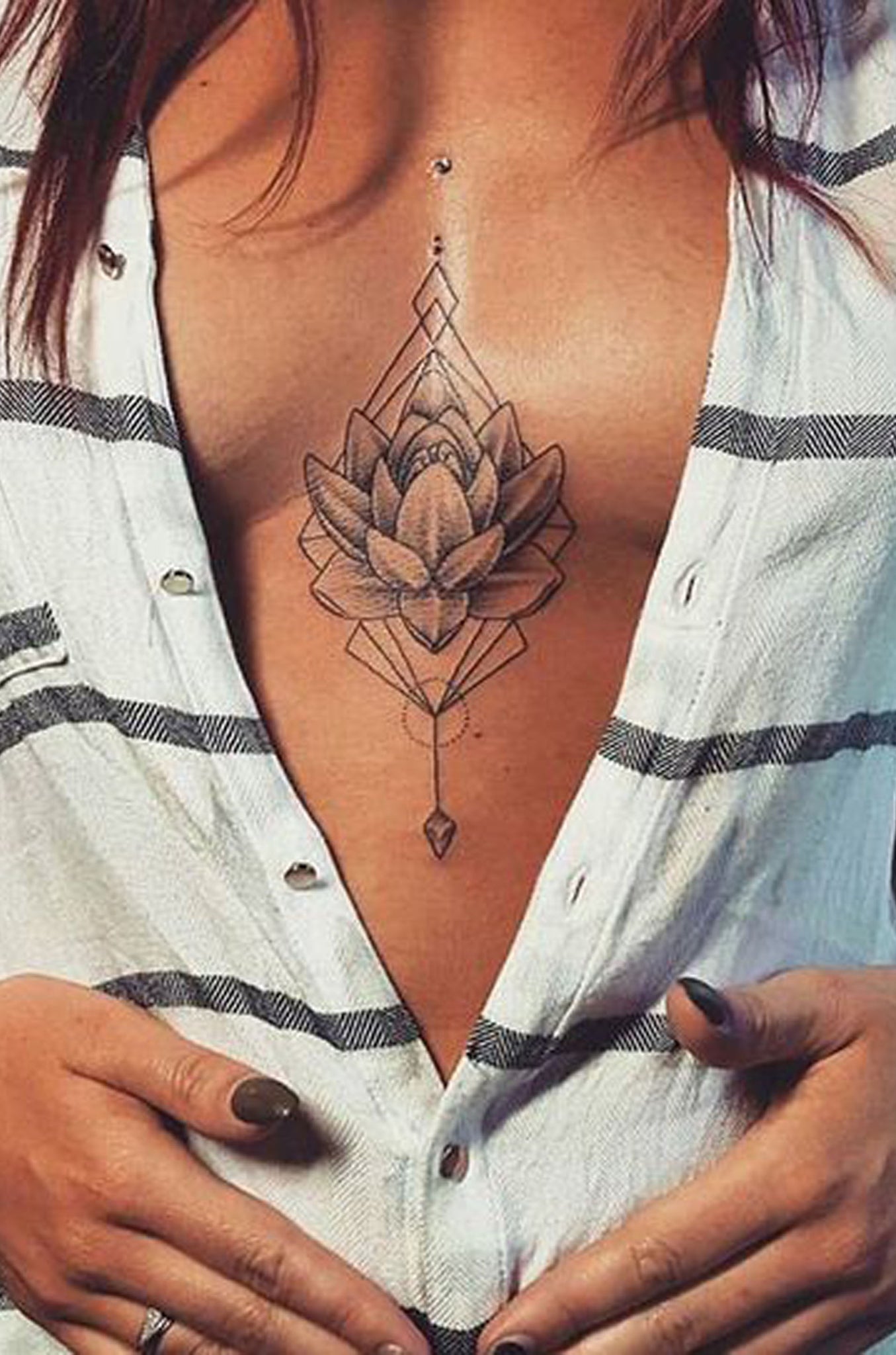 Cool Sternum Tattoo Ideas for Women - Tribal Boho Geometric Lotus Chest Tat -  ideas geniales del tatuaje del esternón para las mujeres - www.MyBodiArt.com #tattoos