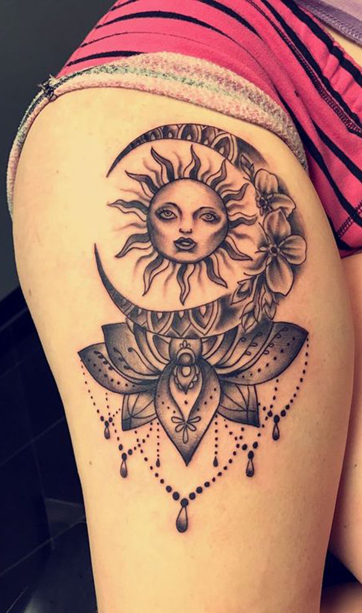 Sun & Moon Thigh Tattoo Ideas for Women - Cool Bohemian Leg Tat -  muslo tatuaje ideas para mujeres - www.MyBodiArt.com #tattoo