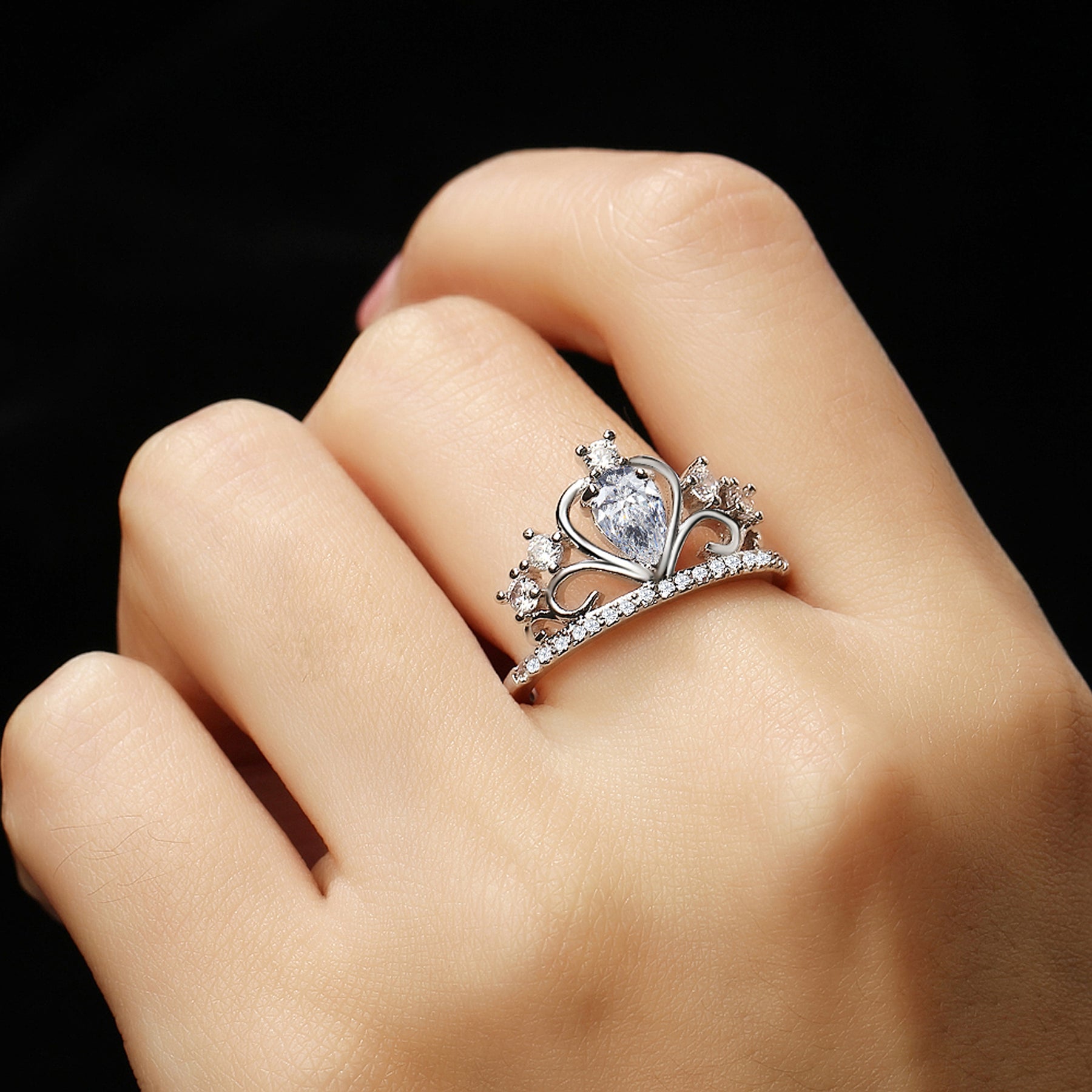 Кольца ташкент. Кольцо Thomas Sabo корона. Кольцо корона Санлайт. Кольцо в форме короны. Кольцо корона на пальце.