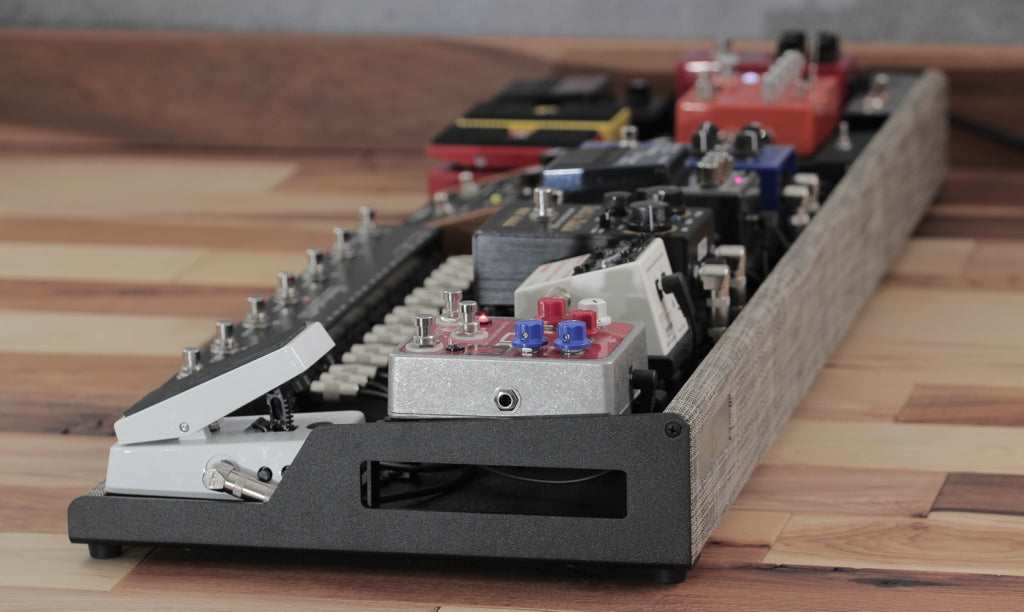 Helweg Design OpenWing Pedalboard with Riser panel