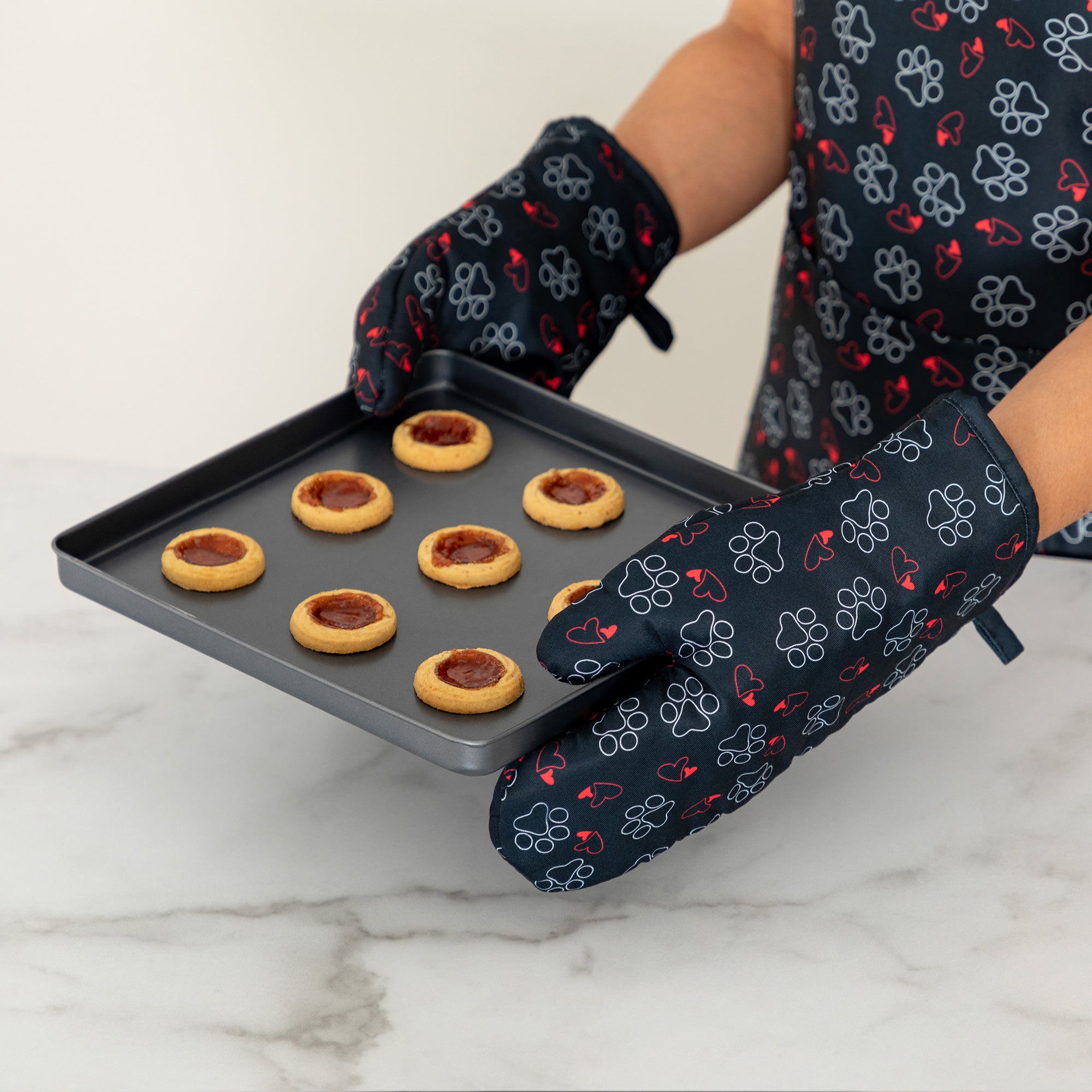 Outlined Paws & Hearts Kitchen Textiles - Oven Mitt Set