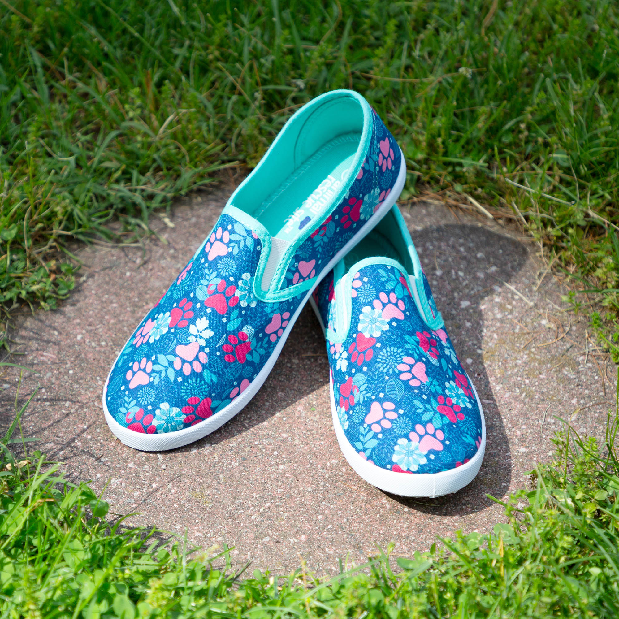 Women's Paw Print Slip On Canvas Shoes - Daisies & Paws - 10