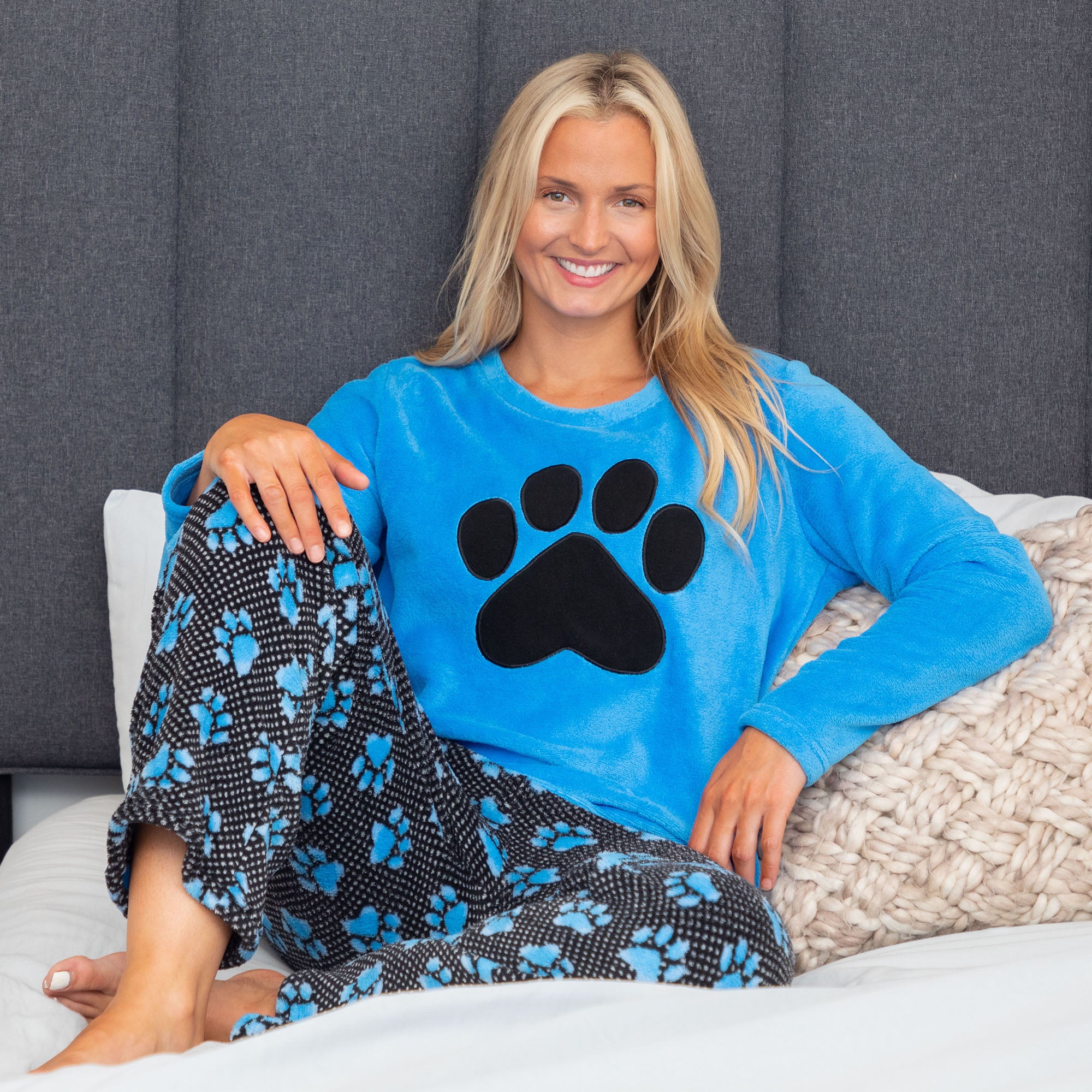 Polka Dot Paw Print Women's Fleece Pajama Set - Blue - 3X