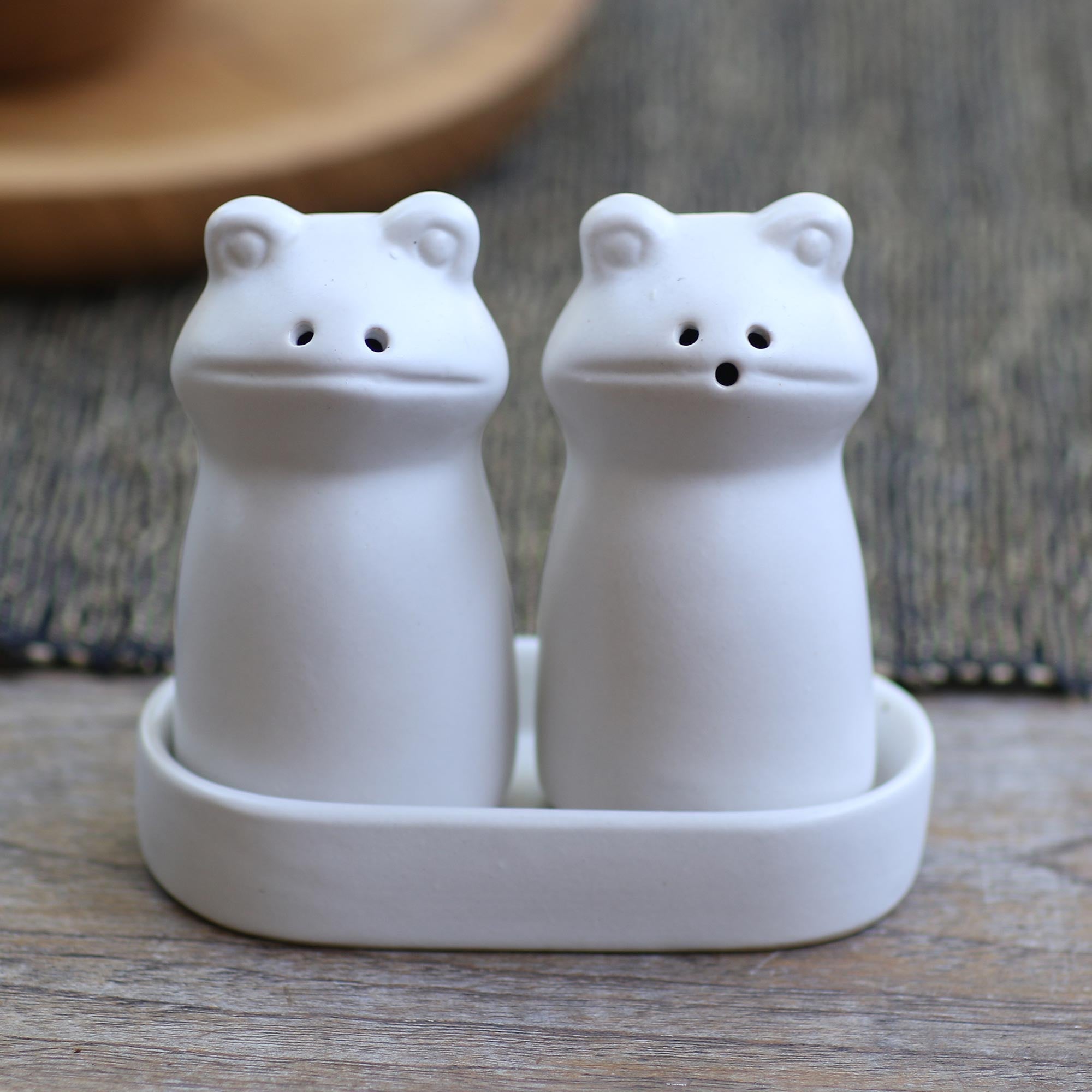Fanciful Frogs In White Matte White Ceramic Frog Salt And Pepper Shakers With Tray