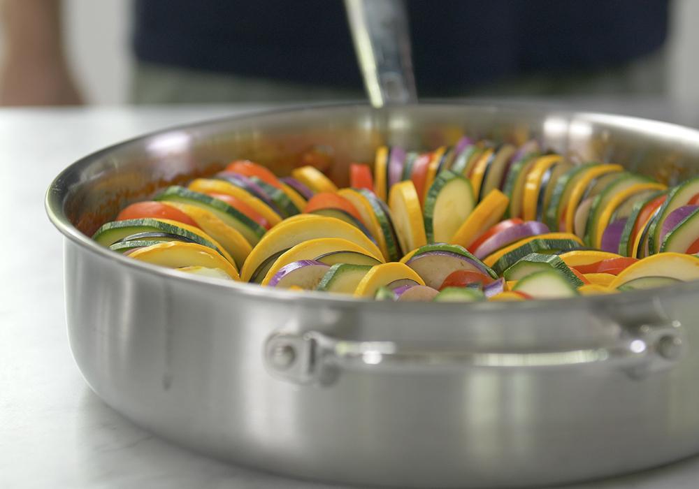 Skillet vs. pan: vegetables in a sauté pan