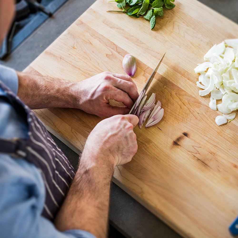 How to cut an onion without crying