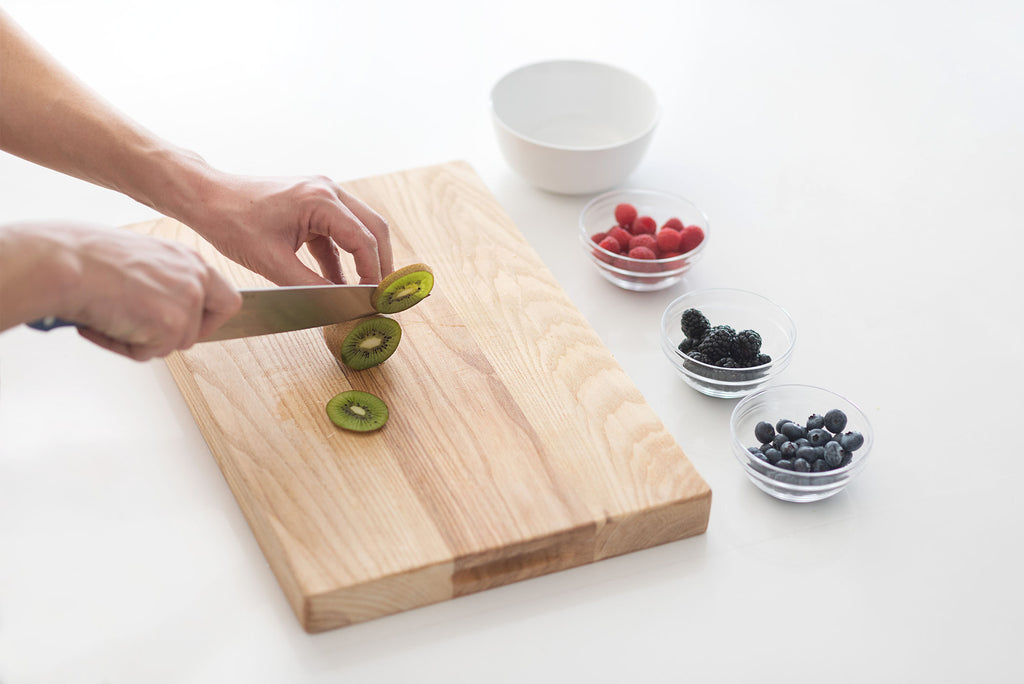 https://cdn.shopify.com/s/files/1/1186/5476/files/cuttingboard-workspace_1024x1024.jpg?v=1584562898