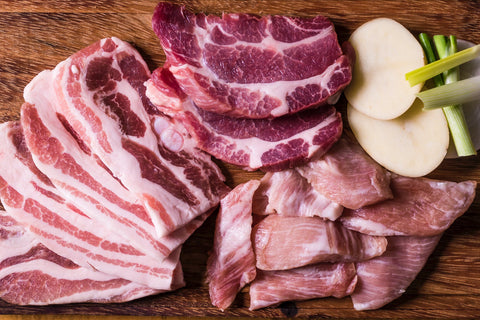 Tagli di carne cruda e ripieno di carne italiana per casoncelli