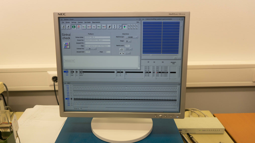 computer program for programming the knitting pattern and sending it to the knitting machine