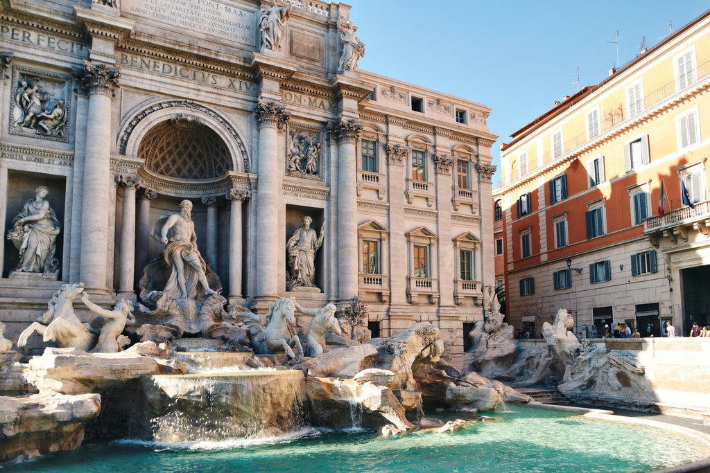 Fontana di Trevi, Piazza di Trevi, Roma, RM, Italia - Photo by Michele Bitetto on Unsplash