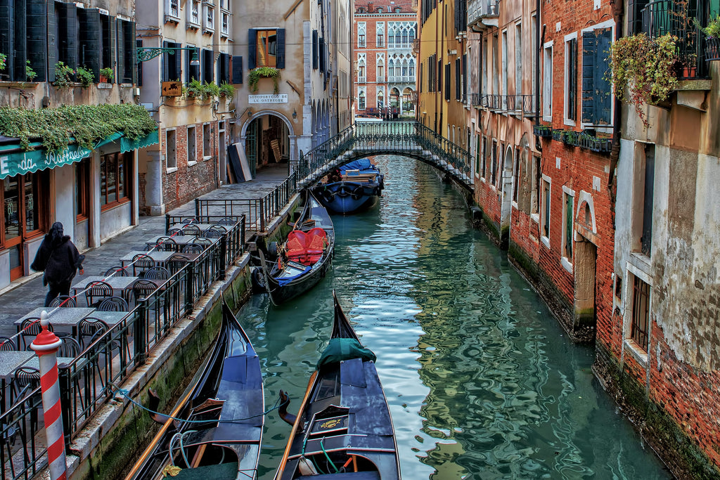 Venice, Italy - Photo by Ricardo Gomez Angel on Unsplash