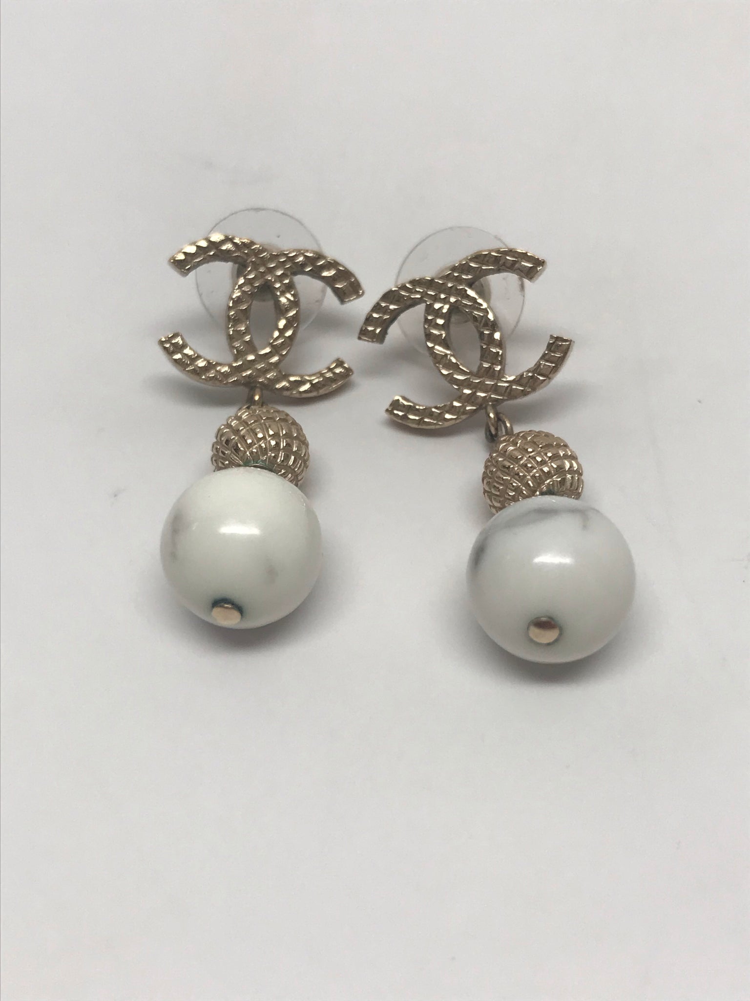 CHANEL CC TIMELESS WHITE MARBLE DROP EARRINGS – Hebster Boutique