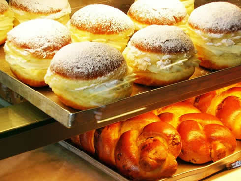 Cream-filled pastries