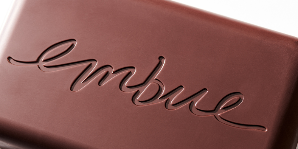 1 pound cacao bar with embossed embue logo