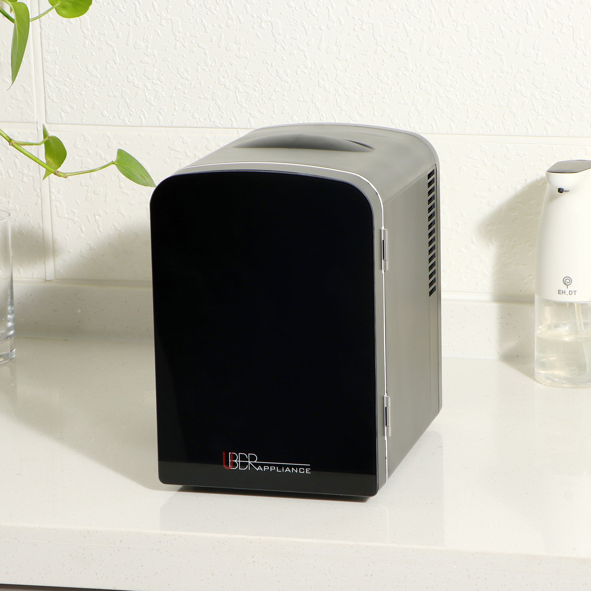 Uber Chill 2.0 Thermoelectric 4 Liter Mini Fridge-image-9