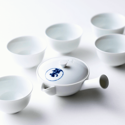 https://cdn.shopify.com/s/files/1/1189/2976/products/ippodo-tea-utensils-porcelain-tea-set_400x400.png?v=1618957333