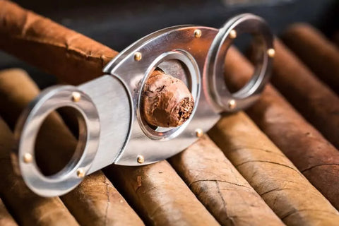 Cutting a Cigar in a right way