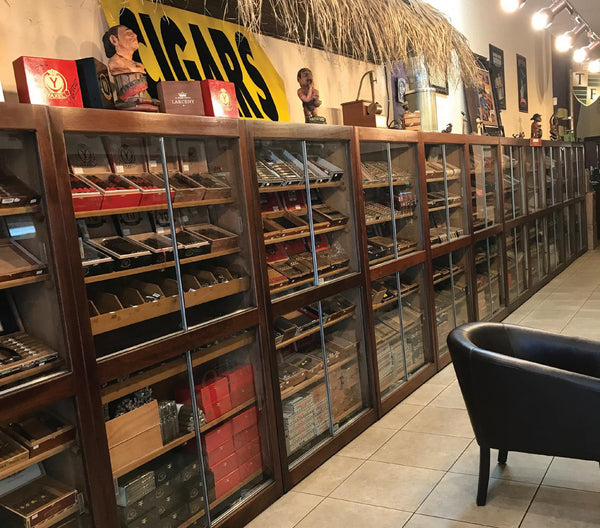 Traditional All Glass Cigar Humidor Display Cabinet