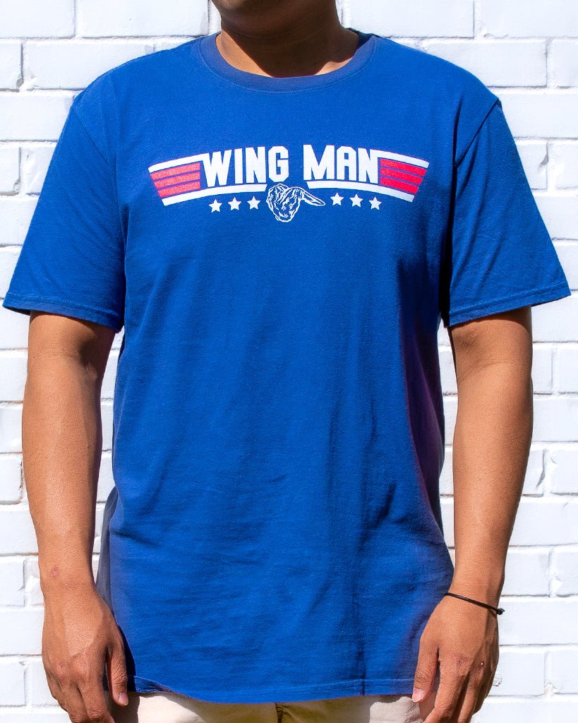 https://cdn.shopify.com/s/files/1/1190/2102/products/howtobbqright-wing-man-t-shirt-919928_1445x.jpg?v=1683683712