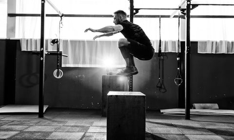 man doing box jumps