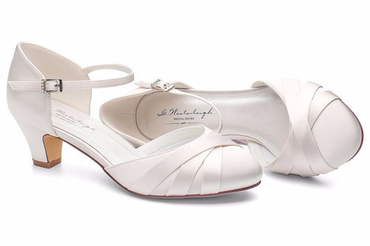 muñeca Rey Lear Tender ▷ Zapatos de Tacón Bajo para Novias | Odilia Bridal – ODILIA BRIDAL