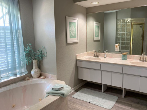 A bathroom decorated with neutral color tones