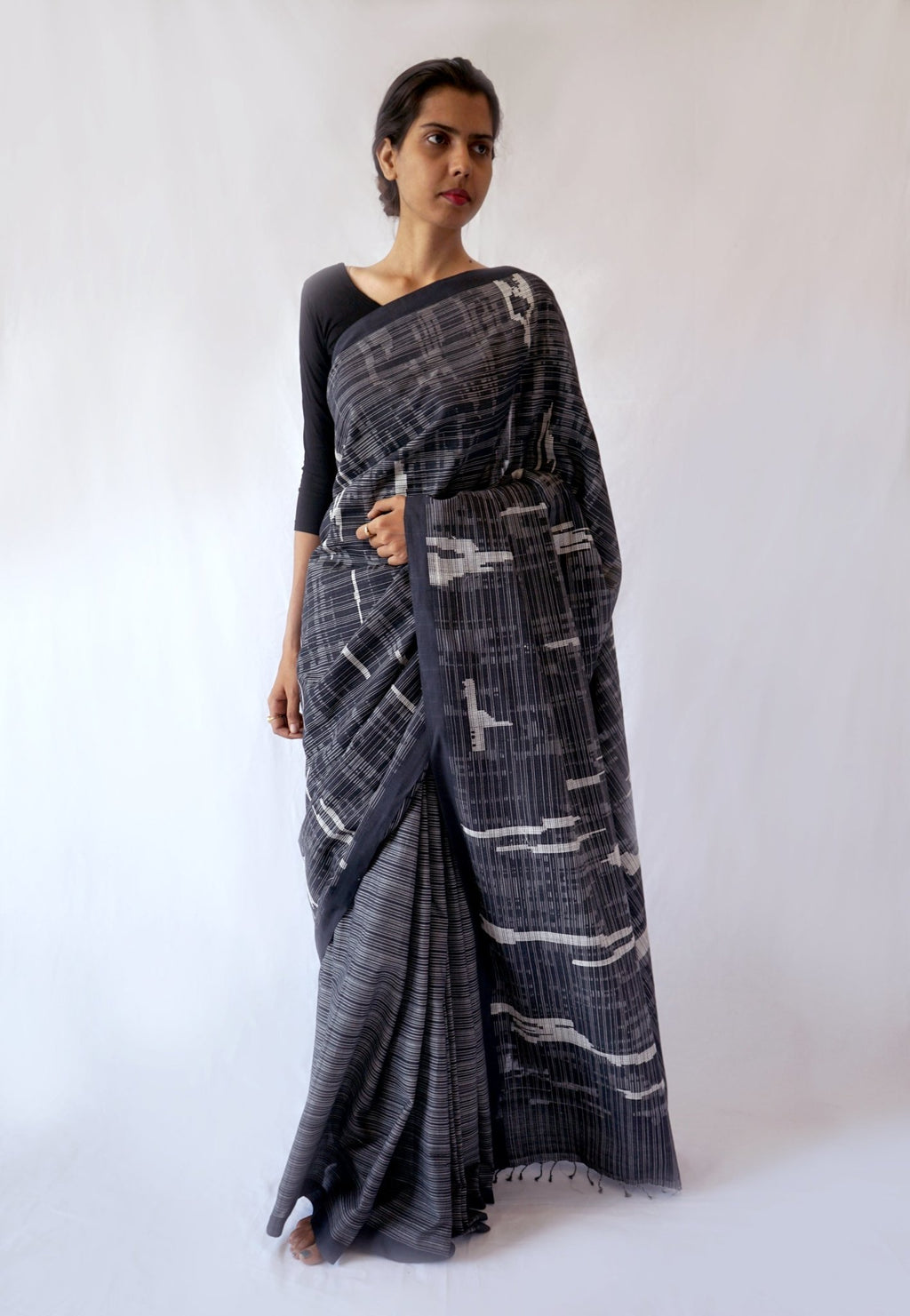 White Cotton Sarees: Buy Latest Designs Online | Utsav Fashion