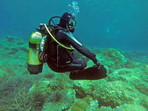 Girls Peeing Underwater