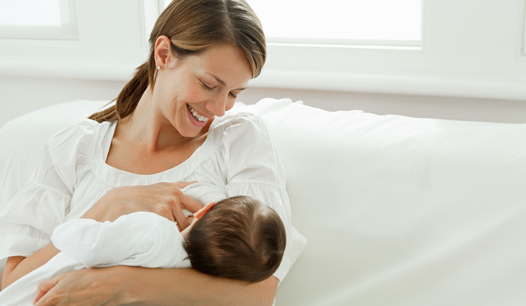  الرضاعة الطبيعية تساعد في تصغير حجم بطن الأم كما تعيده الى حجمه الطبيعي بشكل أسرع