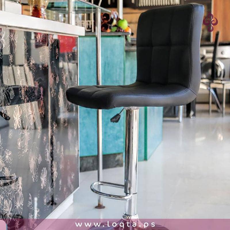 الصورة الرئيسية ل كرسي بار جلد لمسة جمالية للمطبخ قاعدة دائرية آمنة مسند للقدمين تحكم بالارتفاع على متجر لقطة Loqta.ps