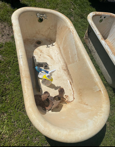 Rusty claw foot tub 