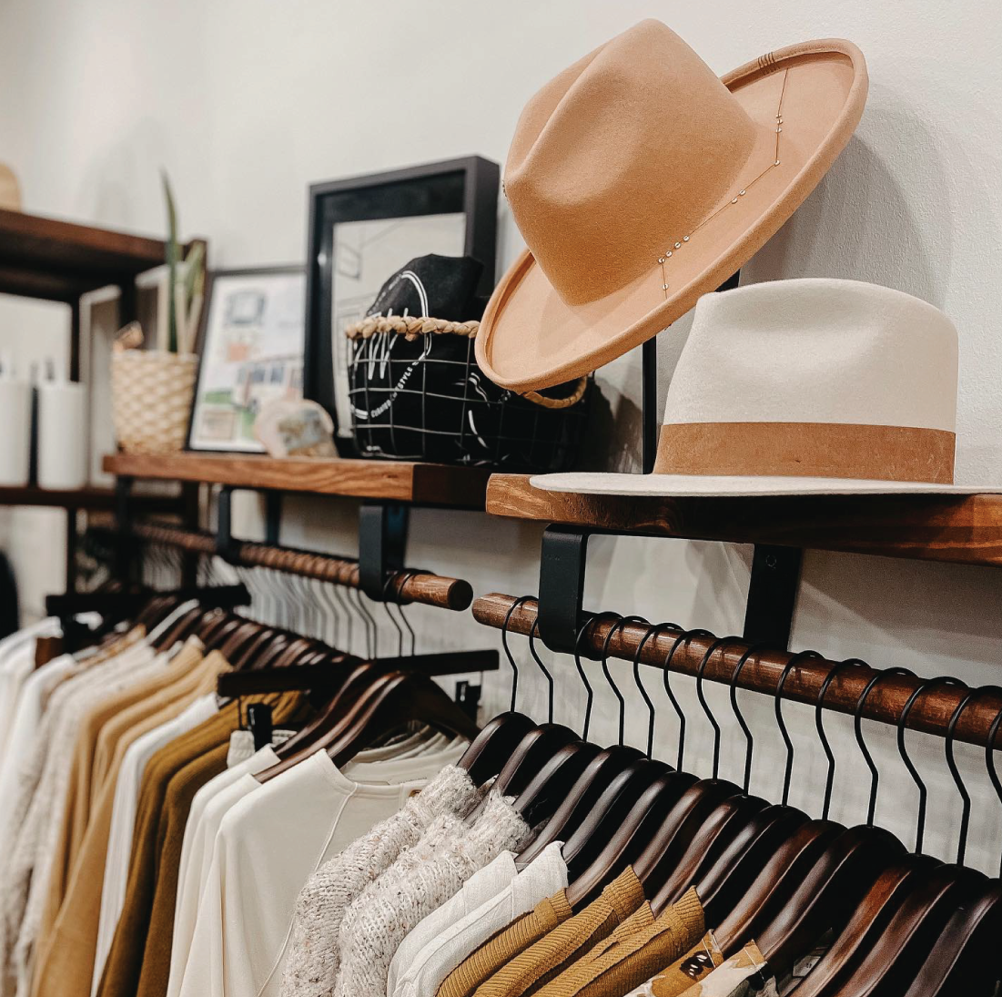 Narrative and Co is an intentionally curated shop of everyday apparel, accessories and goods to elevate your lifestyle.