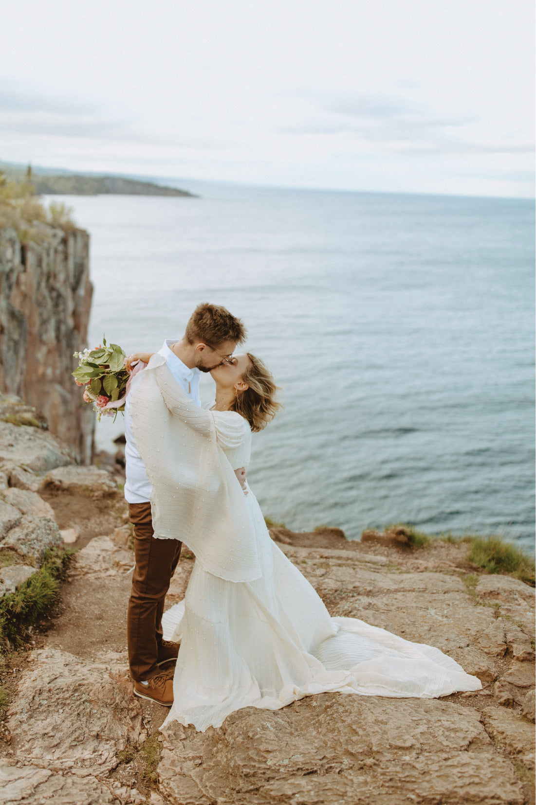 Hello Adorn styles a hiking elopement wedding photoshoot by SMMG Photography